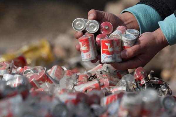 倾倒事件中的一次性电池含汞量达0.025%,对环境安全造成了影响